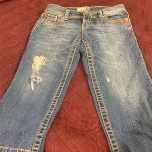 AéRopostale Distressed Capri jeans